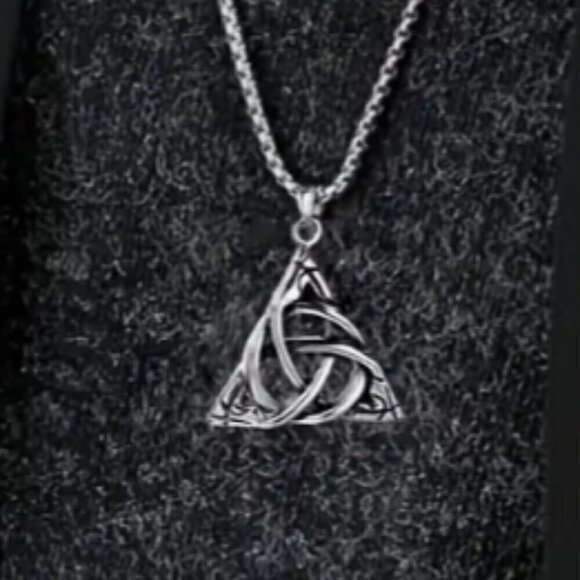 Celtic Trinity Triangle Necklace Silver Alloy with Box Chain - Picture 3 of 3